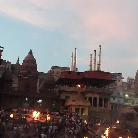P G On Ganges Varanasi Esterno foto