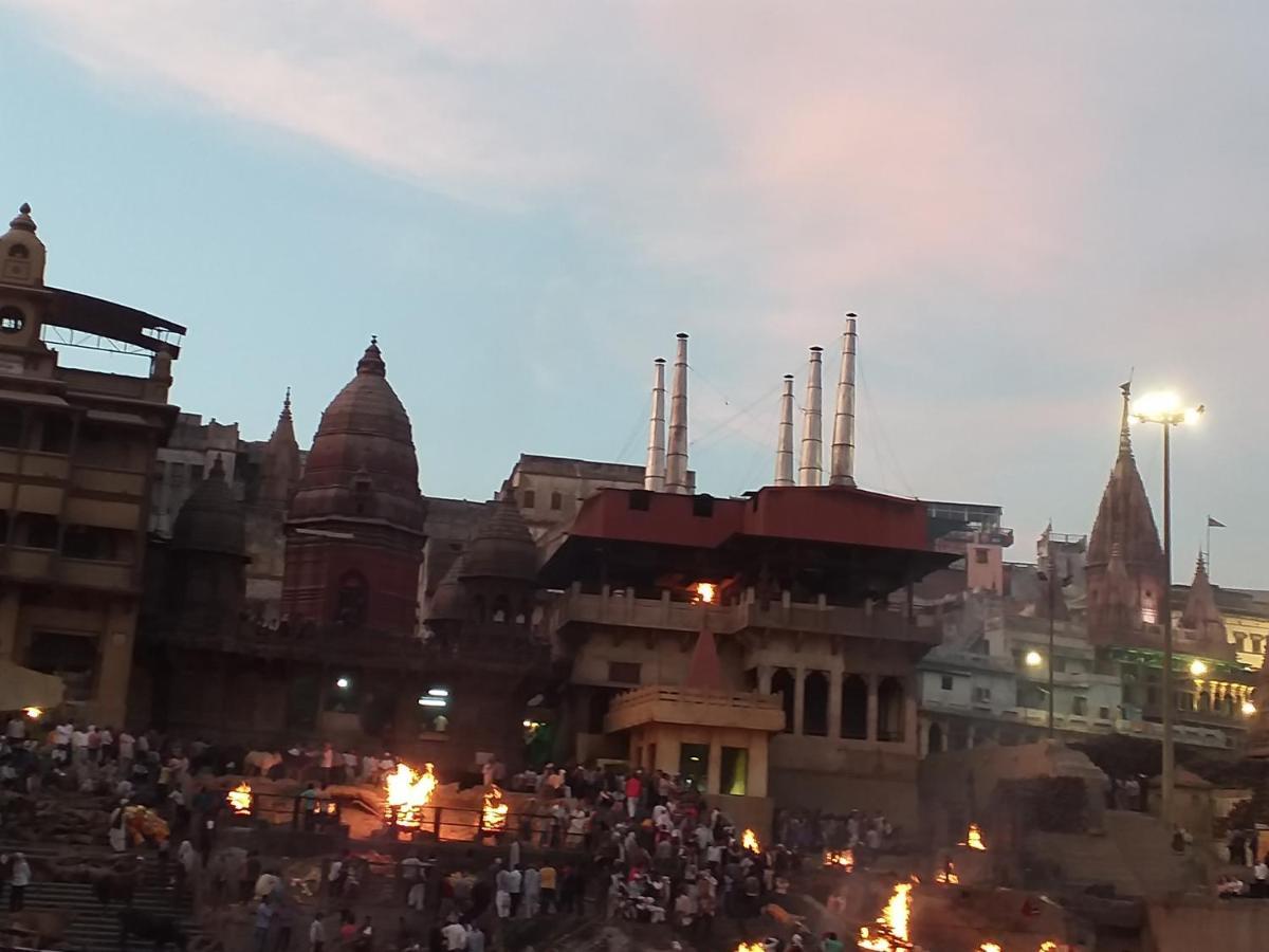 P G On Ganges Varanasi Esterno foto