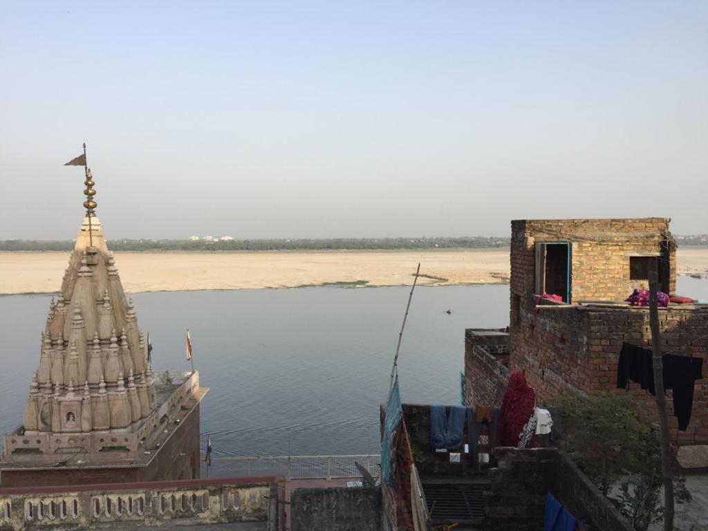 P G On Ganges Varanasi Esterno foto